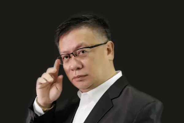 高雄市廣告代理商業同業公會(KAAA)理事長 吳東龍副會長